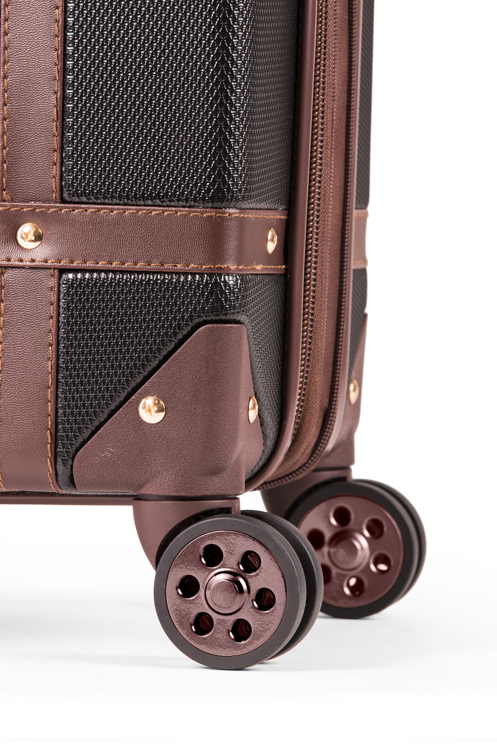Swissgear 7739 26" Trunk Expandable Spinner Luggage Eight 360-degree multi-directional spinner wheels 