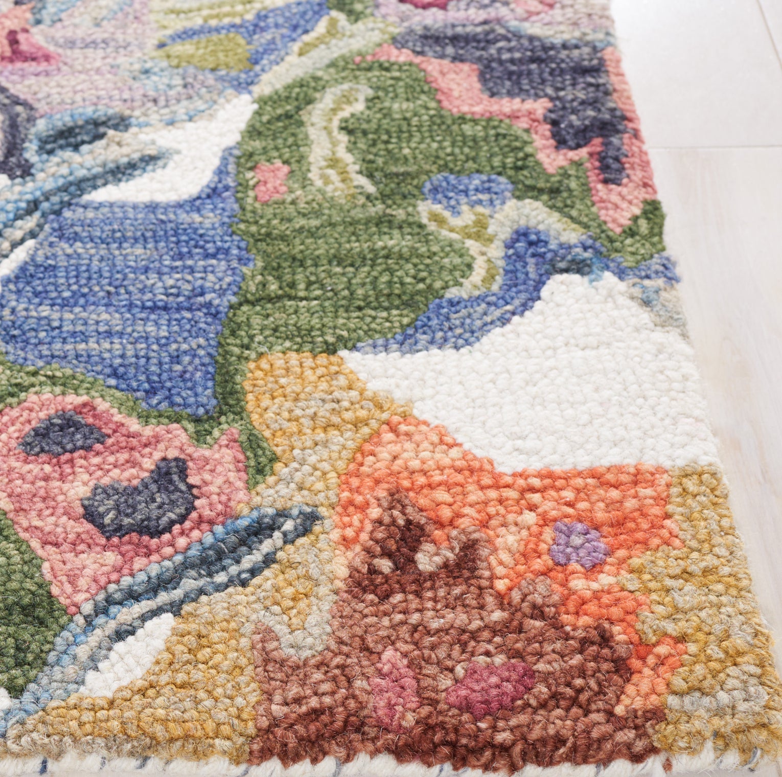 Safavieh Blossom BLM464A Ivory / Blue Area Rug Detail